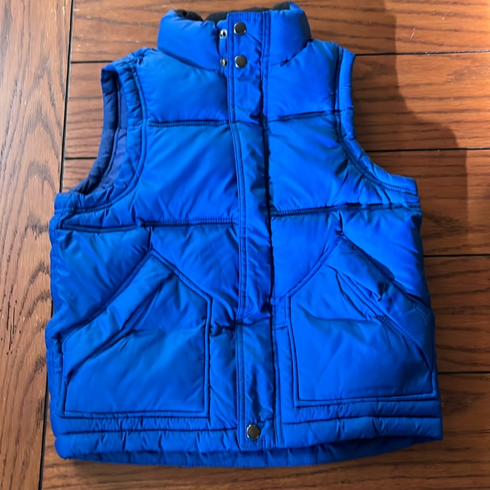 GAP kids Boys puffer vest. Small Excellent condition.